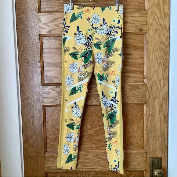 ZYIA ACTIVE Yellow Floral Light n Tight Hi-Rise 7/8 Size 2 - Picture 2 of 11